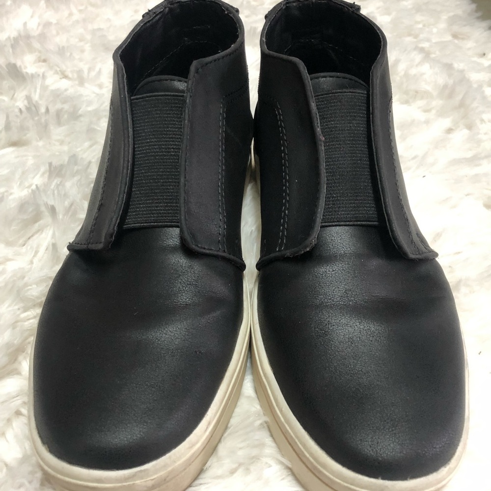 High top black sneaker